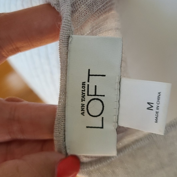 Ann Taylor Loft Light Grey Top - M - Picture 5 of 5